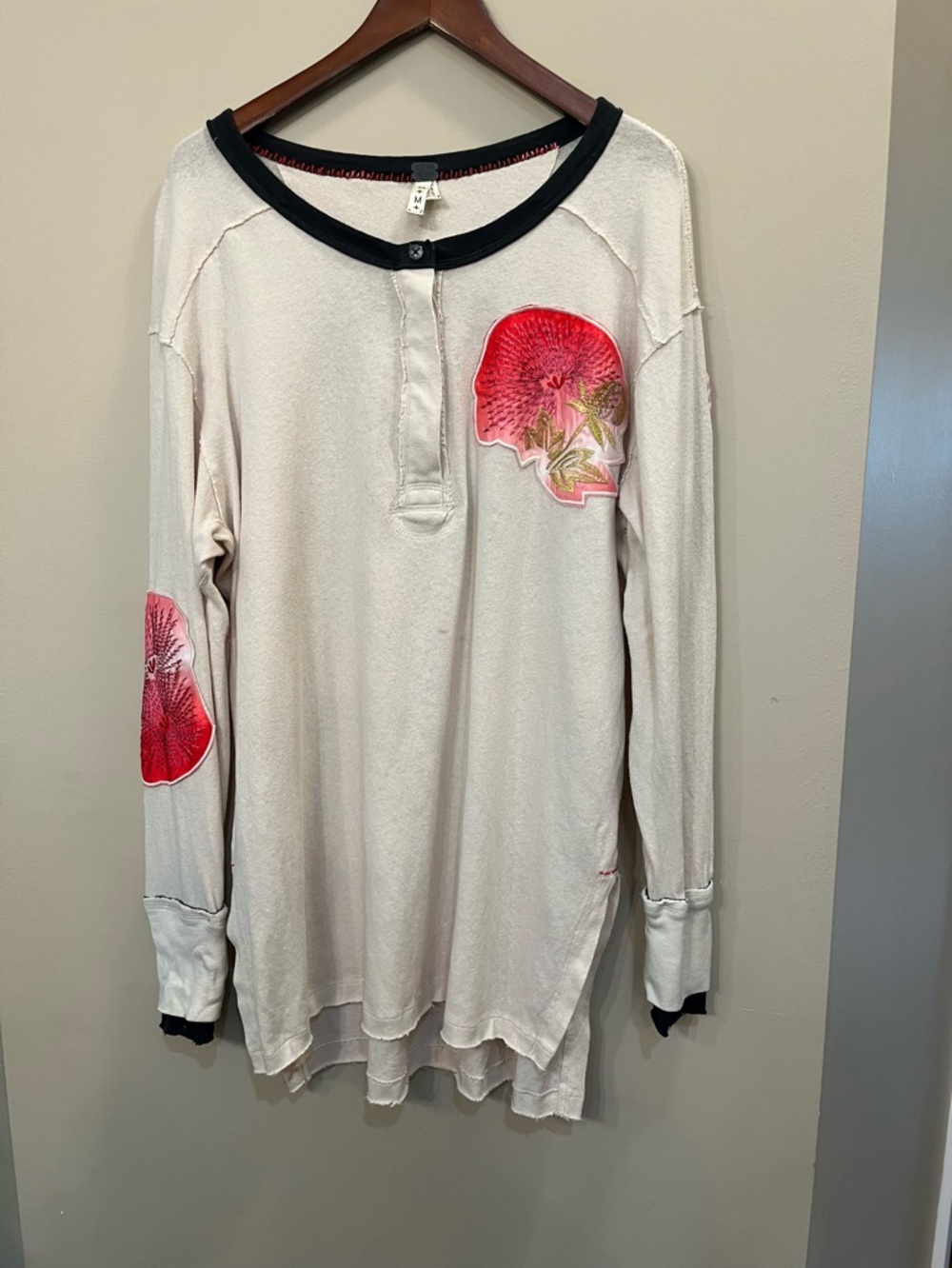 Free People embroidered bird, shell Henley tunic, slub knit, oversized Medium - Picture 2 of 9